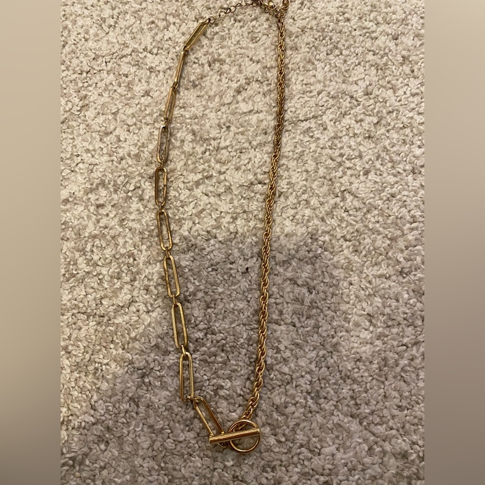 Gold chunky clasp necklace